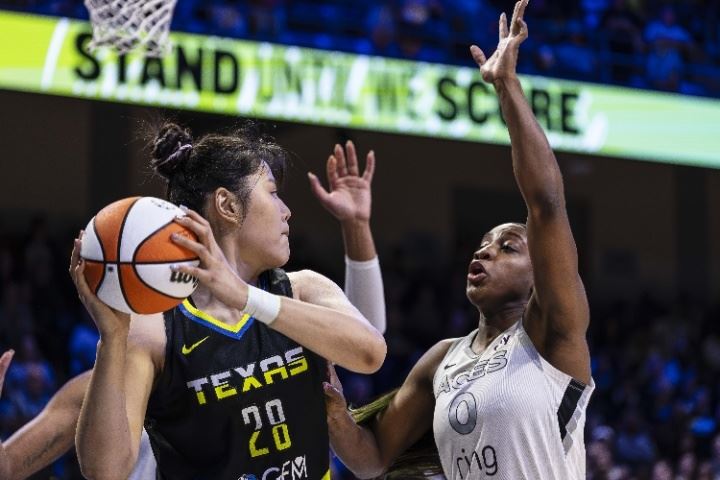 手风不顺!李月汝7中1得4分飞翼惨败王牌 阿德巴约女友准三双+4帽